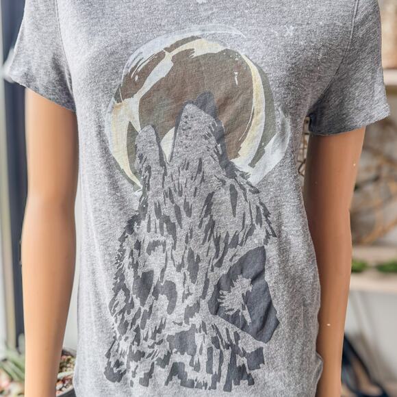 Free People We The Free Wolf Howling at the Moon Short Sleeve Tee-Women's Medium - Picture 6 of 9